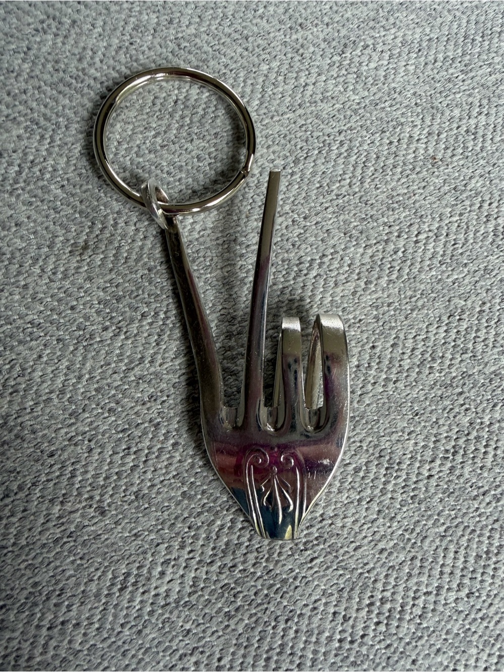 Fork Peace Keychain - Picture 4 of 5